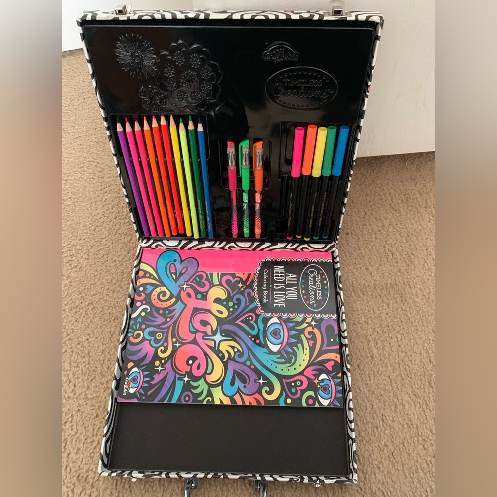 Barely used coloring kit!